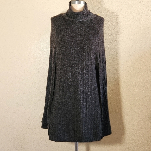 Hayden Turtle Neck Gray Cape - Picture 1 of 7